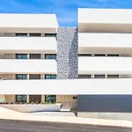 Lagos Design - Stylish & Spacious Retreat
