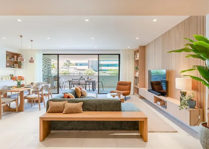 Lagos Design - Stylish & Spacious Retreat