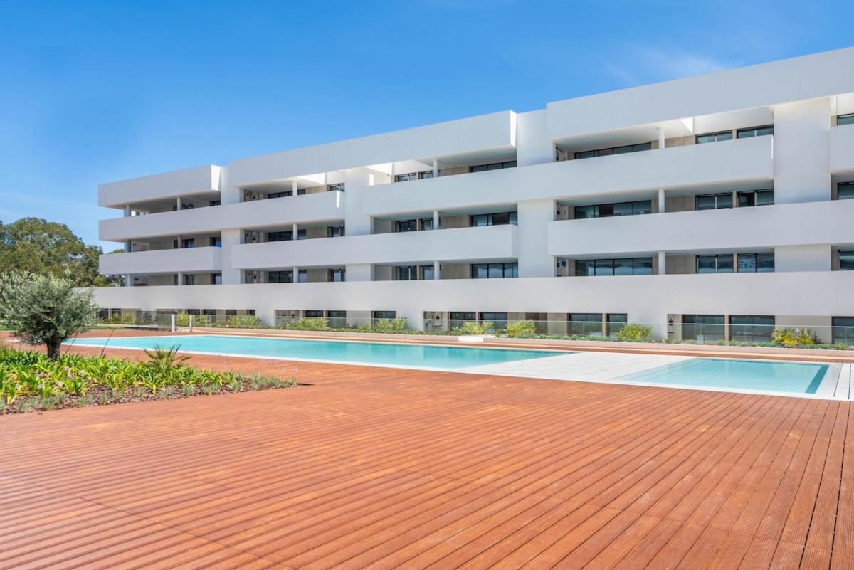Design - Stylish & Spacious Retreat Apartment *