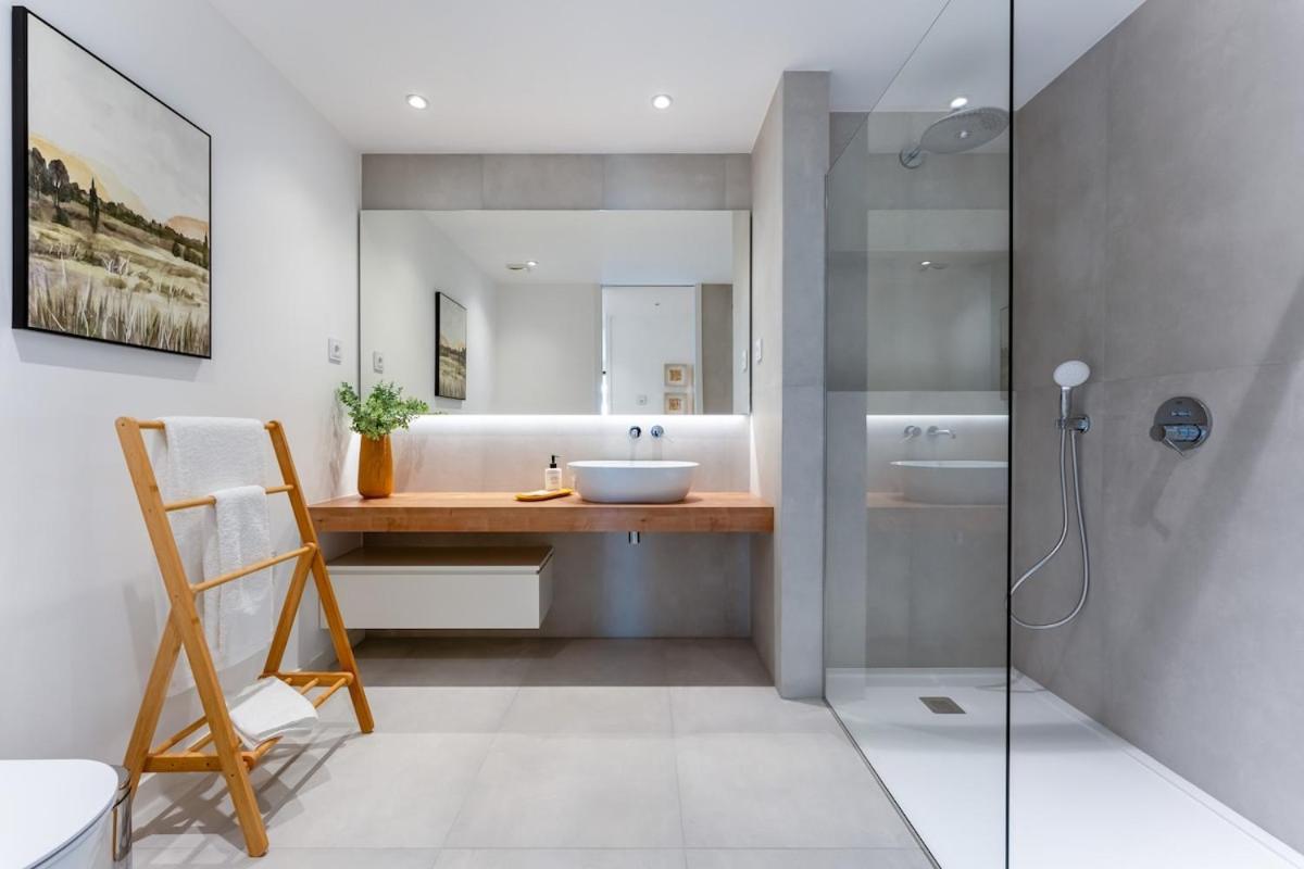 Design - Stylish & Spacious Retreat Apartment