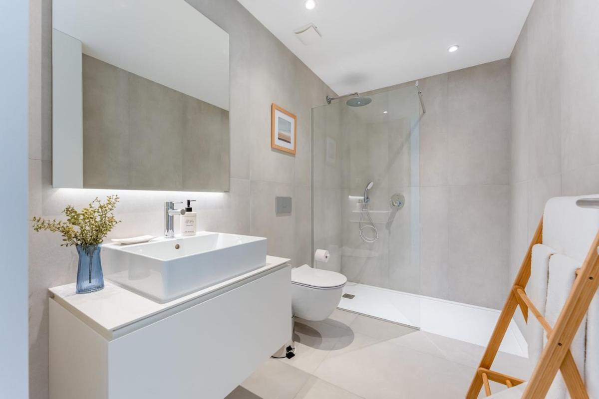Apartment Design - Stylish & Spacious Retreat